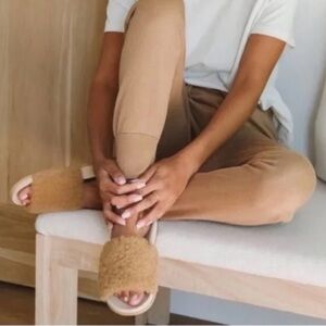 Jenni Kayne Shearling Tan/Natural Slides Made in Italy 🇮🇹 GUC with Box